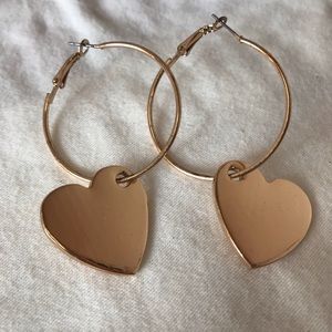 super cute heart earrings